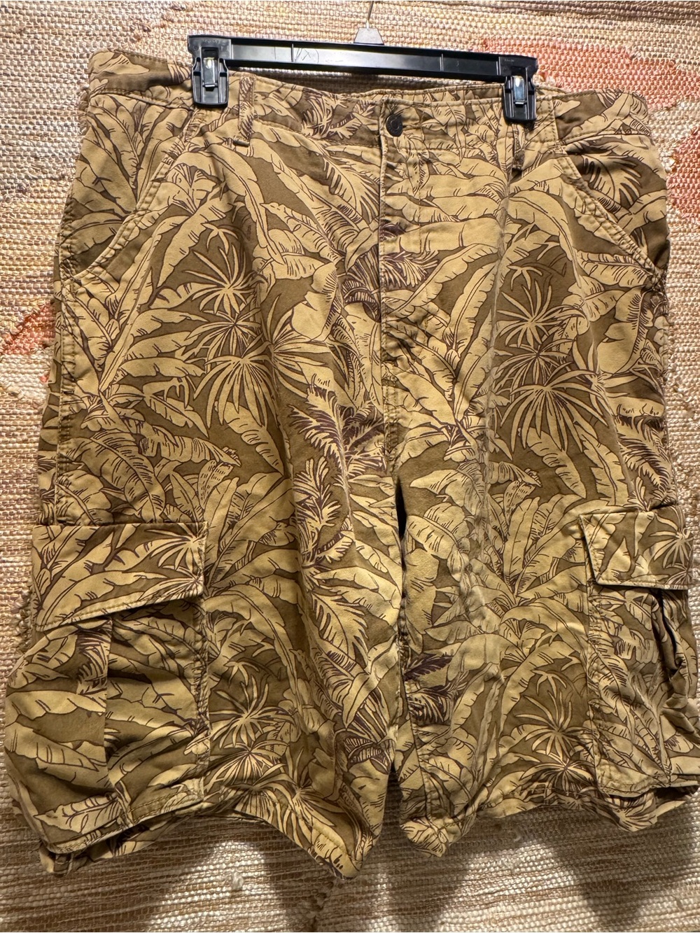 Levi's Olive and Tan Tropical Cargo Shorts size 38